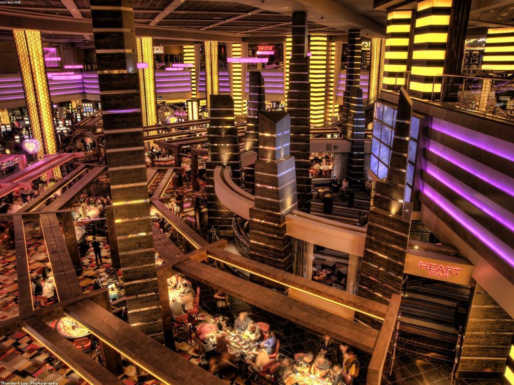 ការយល់ដឹងអំពីការលេងស្លុត: មូលដ្ឋាននិងយុទ្ធសាស្ត្រដែលអ្នកត្រូវដឹង